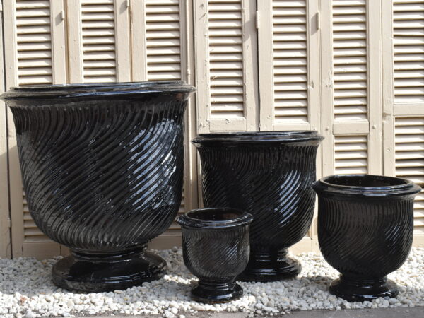 Black glazed Spiral Anduze style pot
