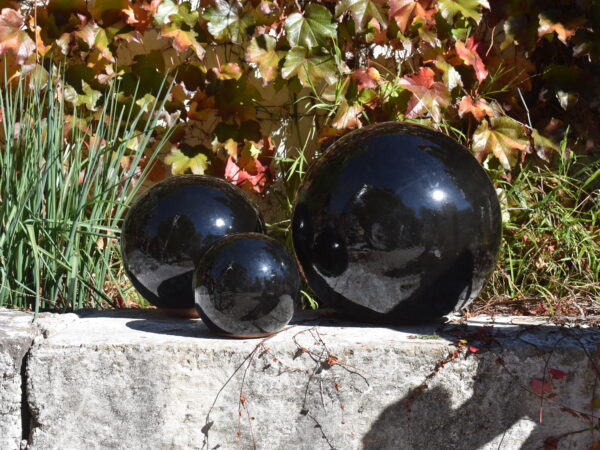 Black glazed ceramic spheres with flat bottom
